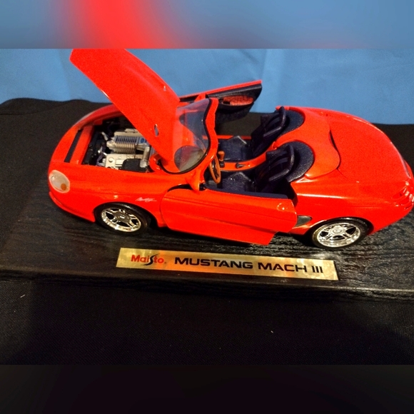 Maisto Ford Mustang Mach III - Picture 3 of 3